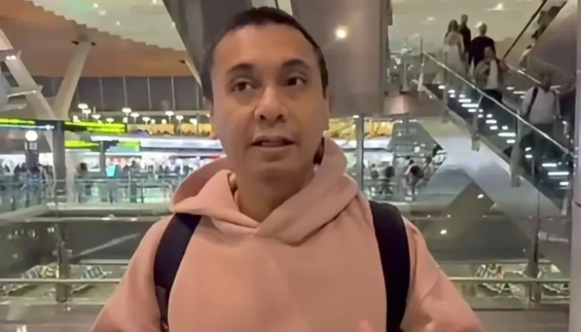JPNN: Erupsi Anak Krakatau Paksa Pesawat Raditya Dika Putar Balik Setelah 4 Jam Terbang