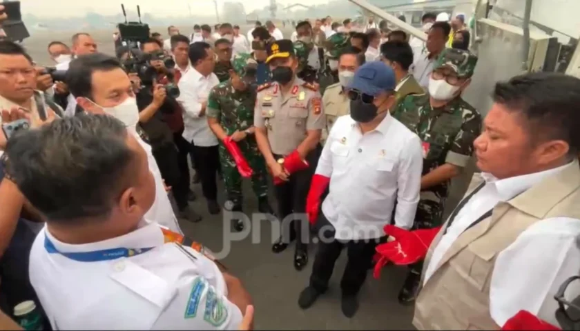 JPNN: Pemerintah Uji Coba Metode Inovatif Atasi Kabut Asap, 1,5 Ton Dry Ice Ditebar di Langit Palembang